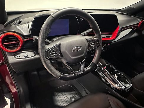 Used 2025 Chevrolet Trax RS FWD image 21