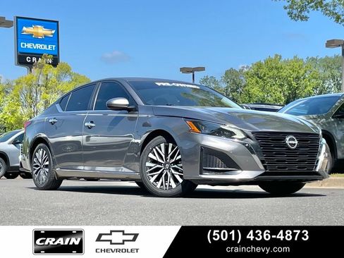 Used 2023 Nissan Altima 2.5 SV FWD image 1