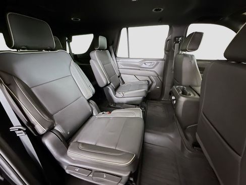 Used 2024 GMC Yukon SLT w/ SLT Luxury Package image 27