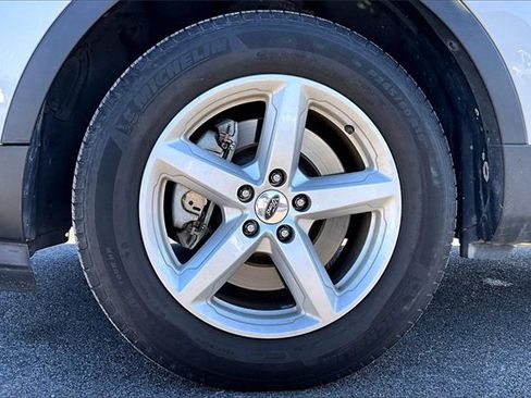 Used 2019 Ford Explorer XLT image 34