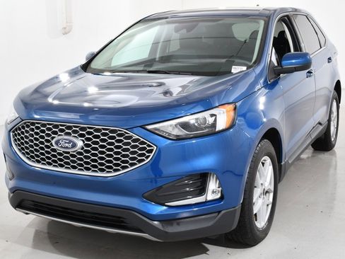 Used 2024 Ford Edge SEL w/ Convenience Package image 2