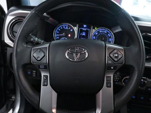 Used 2021 Toyota Tacoma Limited image 20