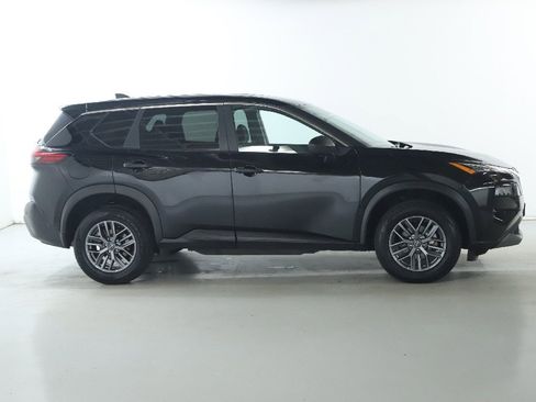 Used 2023 Nissan Rogue S image 11