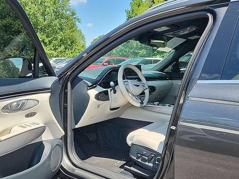 Used 2025 Genesis Electrified GV70 AWD/4WD image 5