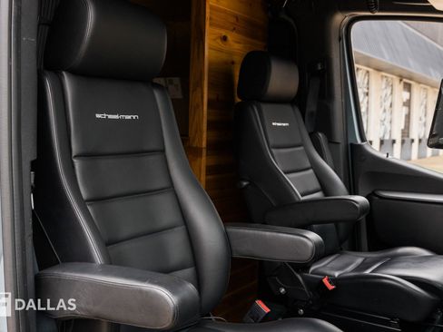 Used 2022 Mercedes-Benz Sprinter 2500 image 42