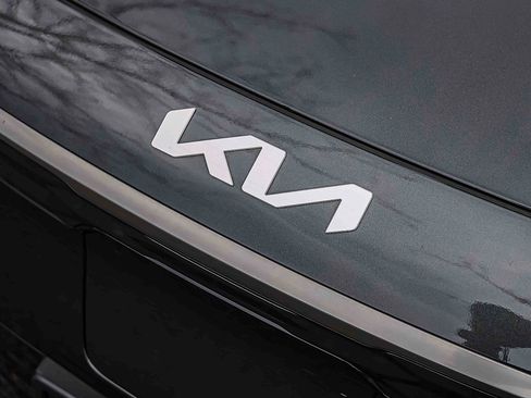 Certified 2023 Kia Niro Wave w/ Wave Preserve Package FWD image 8