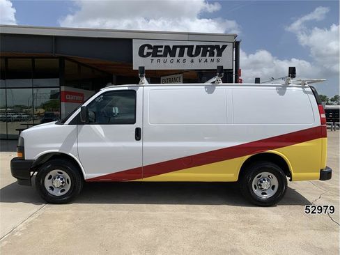 Used 2022 Chevrolet Express 2500 w/ Driver Convenience Package RWD image 4