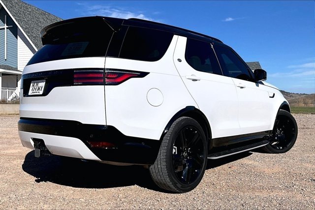 Used 2025 Land Rover Discovery Dynamic SE AWD/4WD image 5