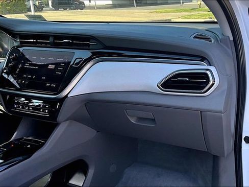 Used 2023 Chevrolet Bolt EUV Premier FWD image 16