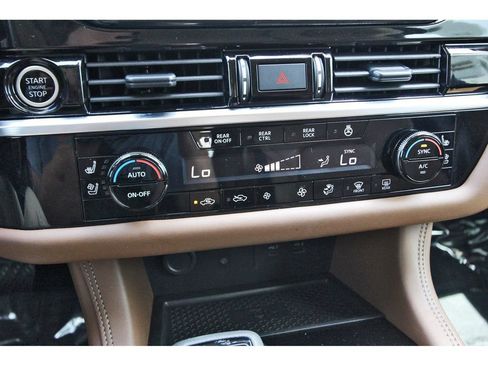 Used 2024 Nissan Pathfinder Platinum FWD image 32