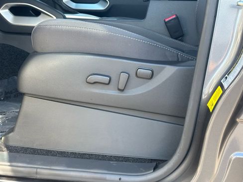 Used 2025 Nissan Frontier SV w/ Tow Package image 13