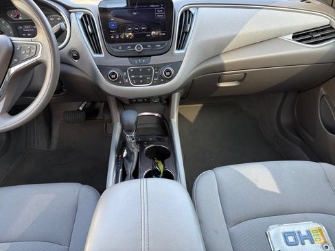 Used 2025 Chevrolet Malibu LT FWD image 11