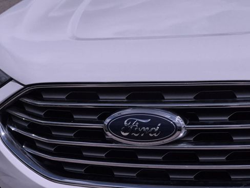 Used 2019 Ford Edge SEL w/ Equipment Group 201A FWD image 12