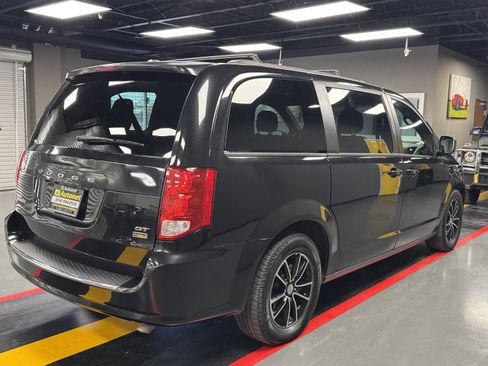 Used 2018 Dodge Grand Caravan GT image 4