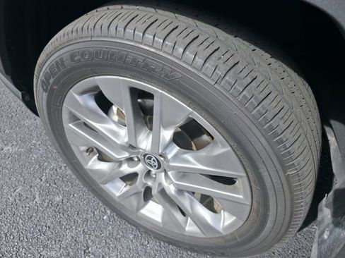 Used 2024 Toyota RAV4 XLE Premium image 10