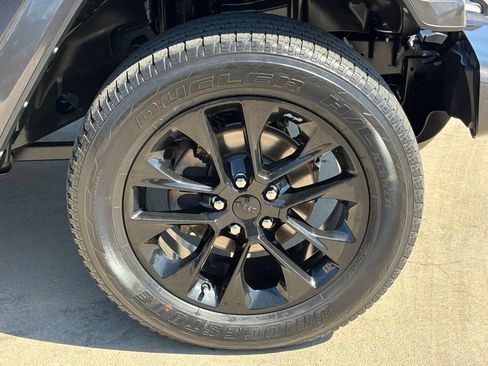 Used 2021 Jeep Gladiator Overland image 30