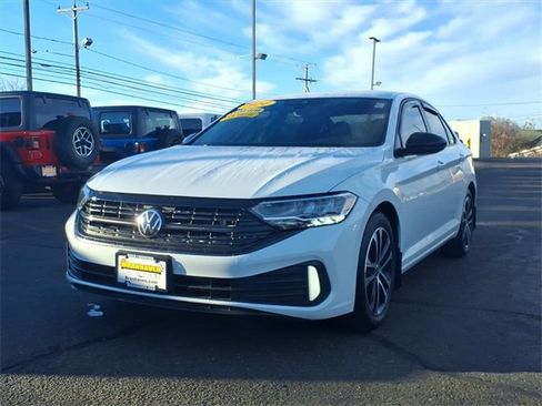 Used 2024 Volkswagen Jetta Sport image 6