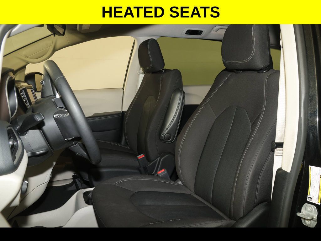 Used 2023 Chrysler Voyager LX FWD image 3
