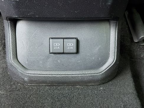 Used 2021 Toyota Highlander XLE image 17