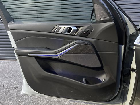 Used 2025 BMW X5 xDrive50e w/ M Sport Package image 14