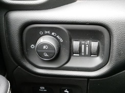 Used 2019 RAM 1500 Laramie AWD/4WD image 26