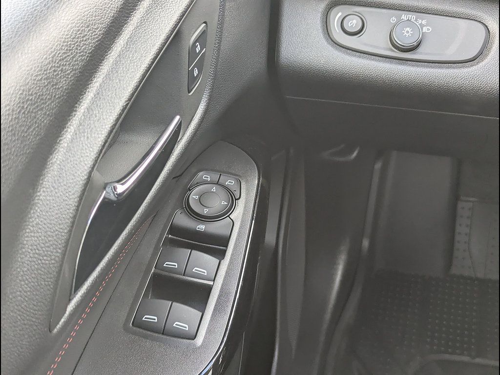 Used 2026 Chevrolet Trax RS w/ Sunroof Package FWD image 27