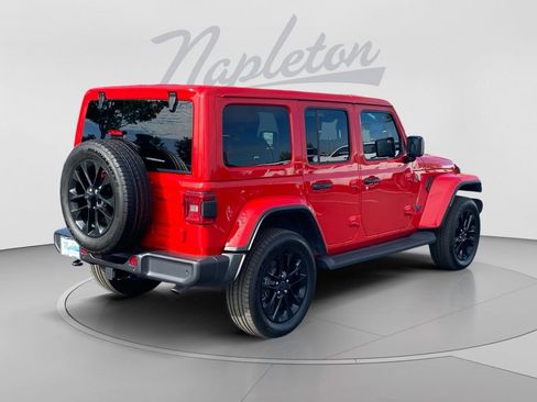 Used 2025 Jeep Wrangler Unlimited Sahara w/ Safety Group AWD/4WD image 6