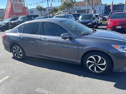 Used 2017 Honda Accord EX-L image 3