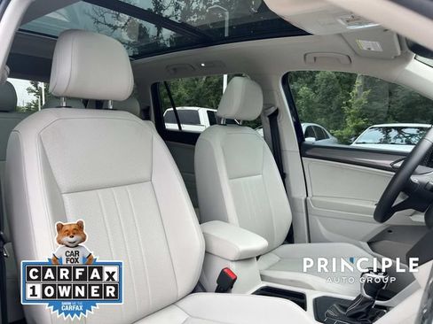Certified 2023 Volkswagen Tiguan SE w/ Panoramic Sunroof Package FWD image 35
