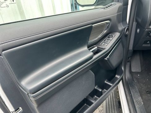 Used 2025 Ford Expedition Platinum AWD/4WD image 5