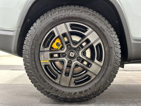 Used 2024 Rivian R1S Adventure AWD/4WD image 12