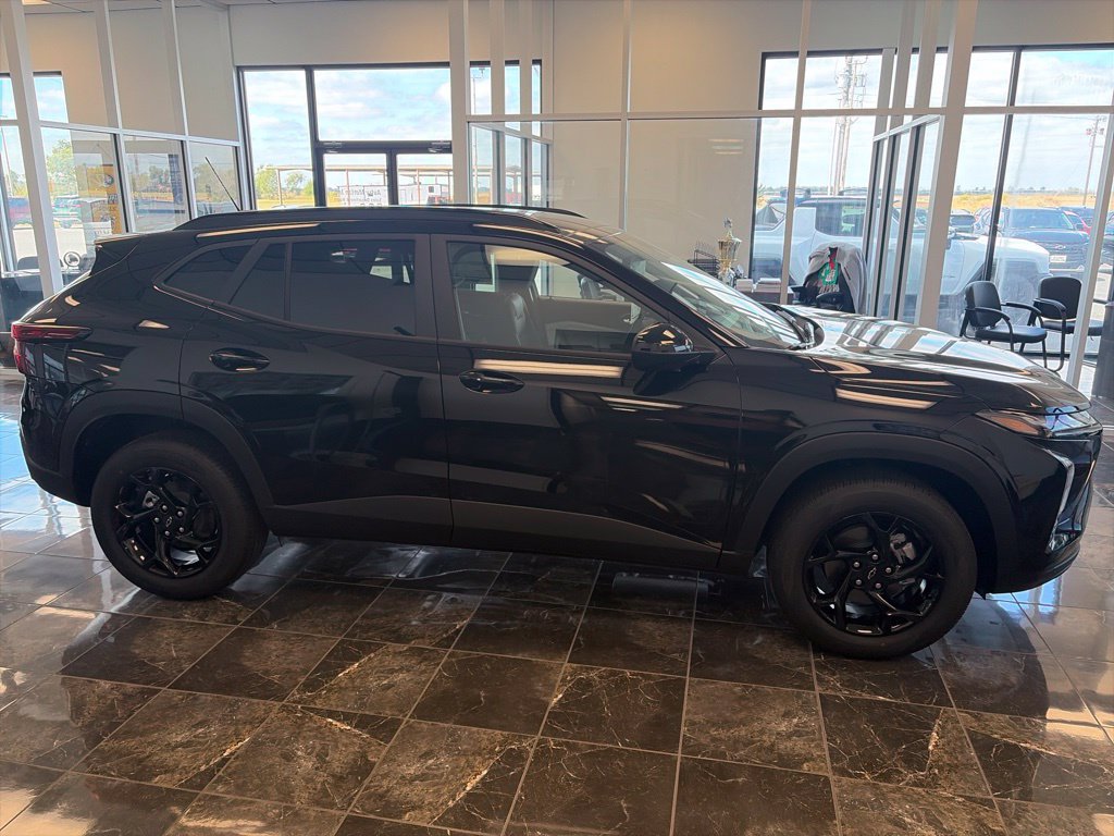 New 2026 Chevrolet Trax LT w/ Midnight Edition FWD image 6