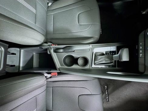 Certified 2025 Hyundai Elantra SE image 36