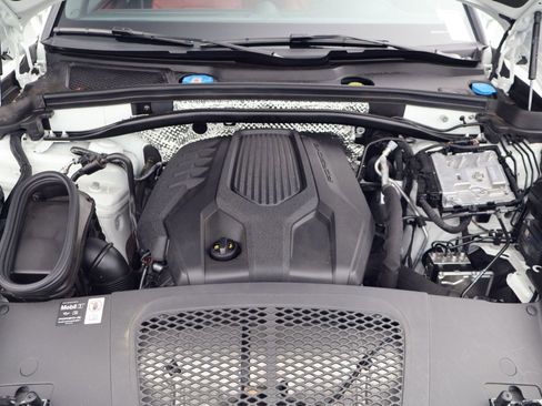 Certified 2025 Porsche Macan AWD/4WD image 25