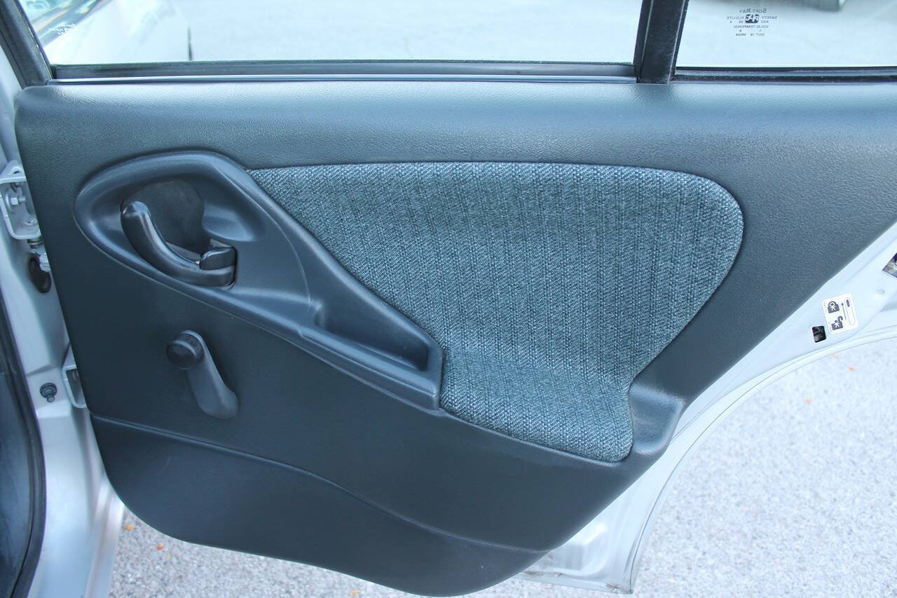 Used 2005 Chevrolet Cavalier Sedan w/ Preferred Equipment Group FWD image 27