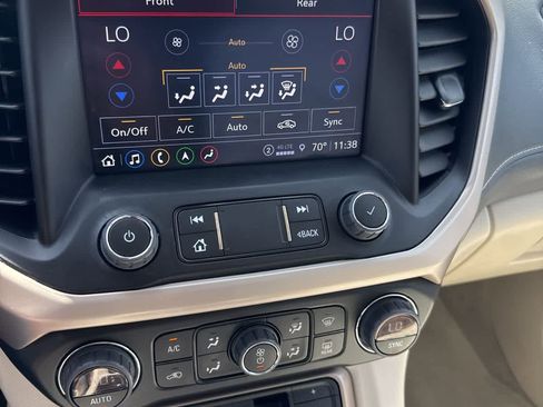 Used 2023 GMC Acadia Denali image 11