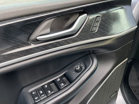 Used 2024 Jeep Grand Cherokee Trailhawk image 12