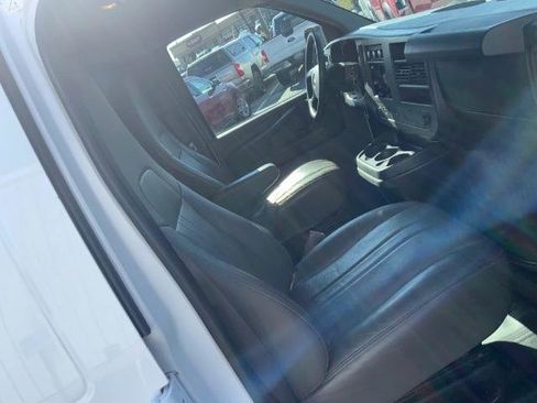 Used 2014 Chevrolet Express 2500 image 10