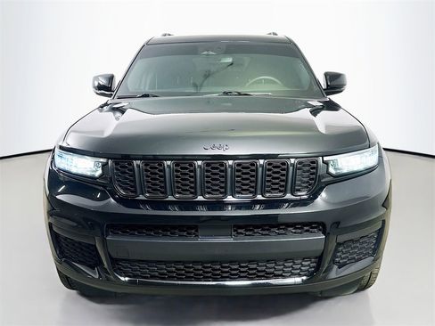 Used 2023 Jeep Grand Cherokee L Laredo image 2