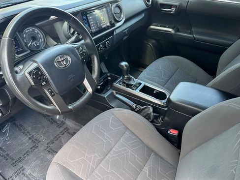 Used 2017 Toyota Tacoma TRD Off-Road w/ Tow Package (A/T) AWD/4WD image 4