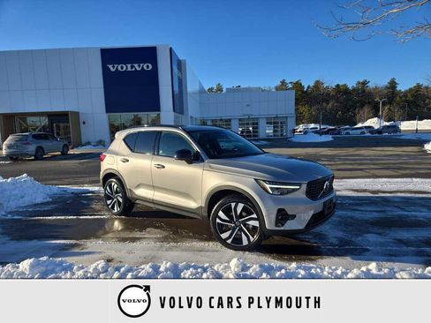 Used 2023 Volvo XC40 B5 Plus w/ Driver Assist Package image 1