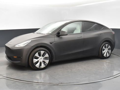 Used 2022 Tesla Model Y Long Range image 1