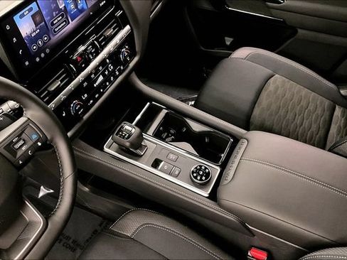New 2026 Nissan Pathfinder SV w/ SV Premium Package AWD/4WD image 9
