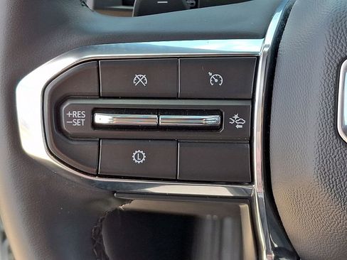 Used 2025 GMC Acadia Elevation FWD image 21