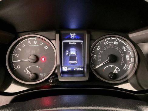 Used 2017 Toyota Tacoma TRD Sport w/ Tow Package (A/T) AWD/4WD image 13