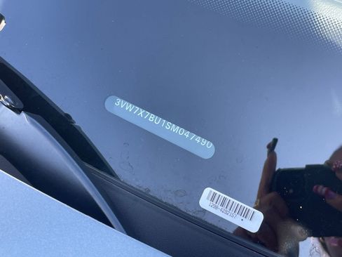 Used 2025 Volkswagen Jetta SE image 29