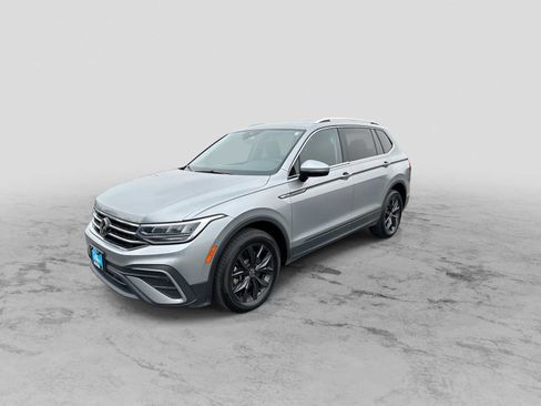 Used 2024 Volkswagen Tiguan SE AWD/4WD image 4