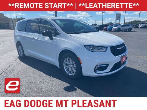 New 2026 Chrysler Pacifica Select image 1