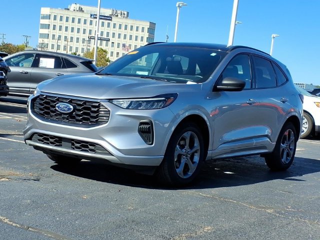 Used 2024 Ford Escape ST-Line w/ Tech Pack #1 AWD/4WD image 3