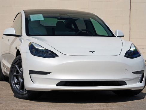 Used 2023 Tesla Model 3 Standard Range RWD image 4